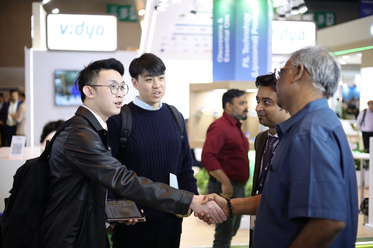 attendees watching a presentation at vitafoods asia